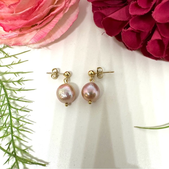 NEW⚜️ Baroque Pink Pearl Earrings - Picture 4 of 6
